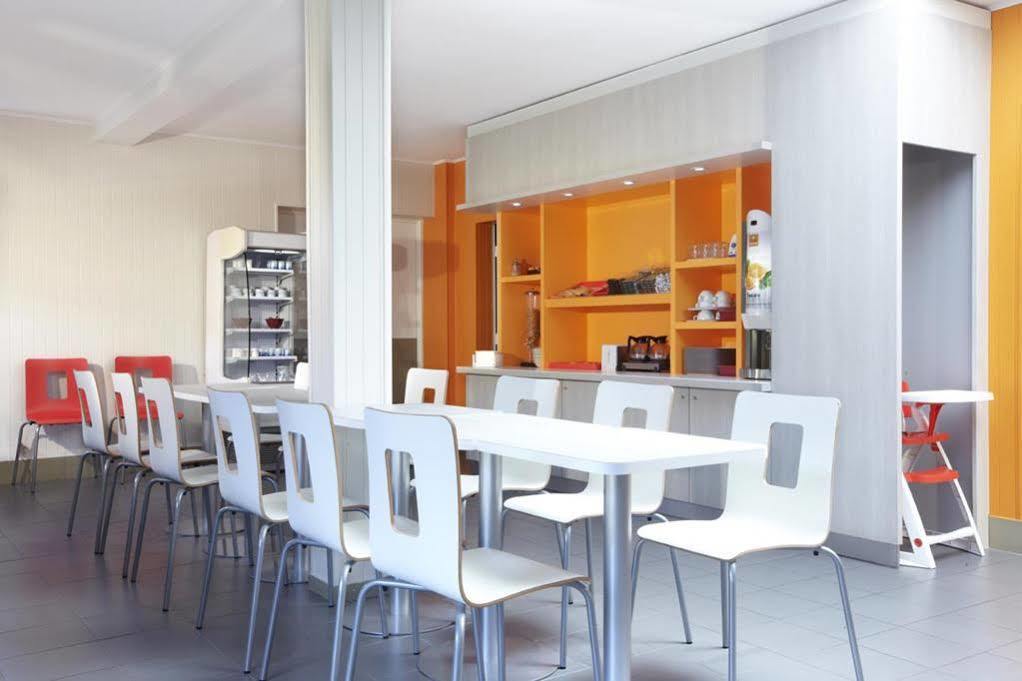 Première Classe Calais Centre-Gare Esterno foto