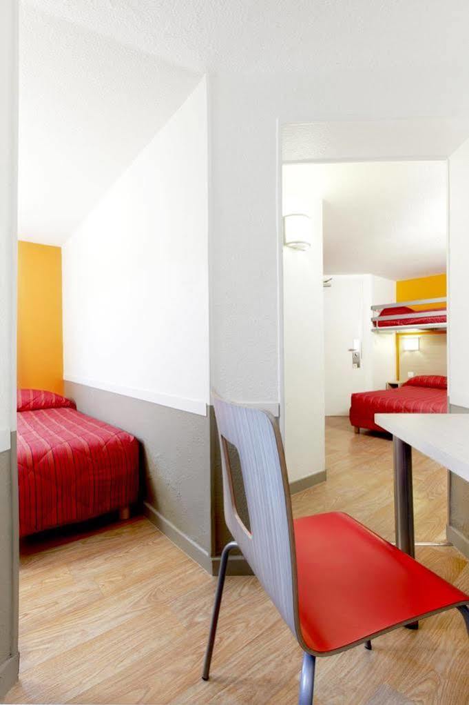 Première Classe Calais Centre-Gare Esterno foto