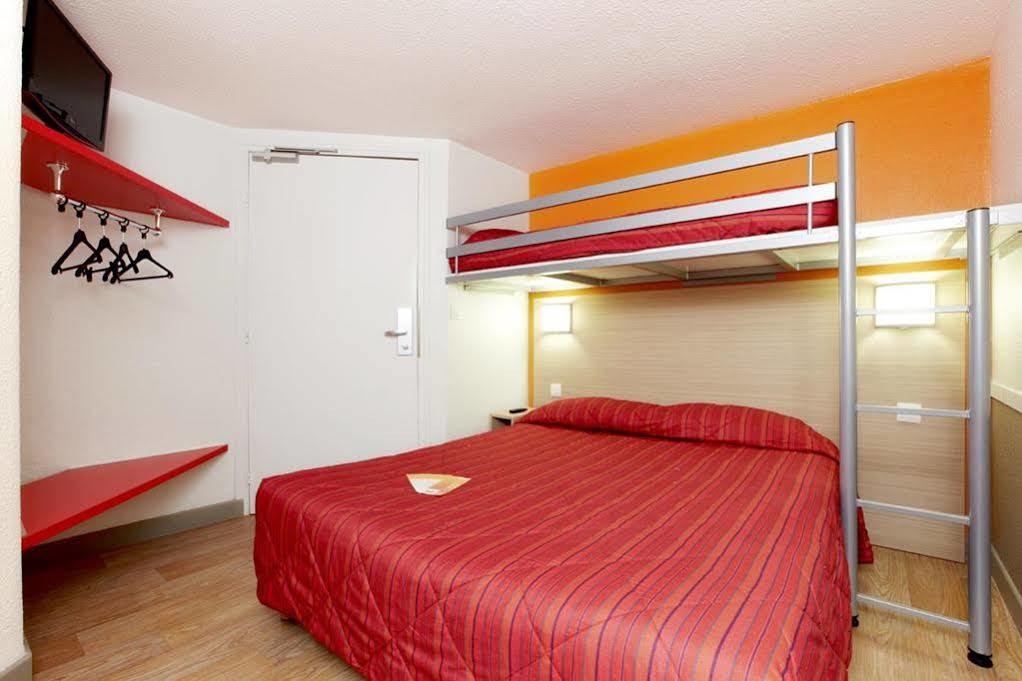 Première Classe Calais Centre-Gare Esterno foto